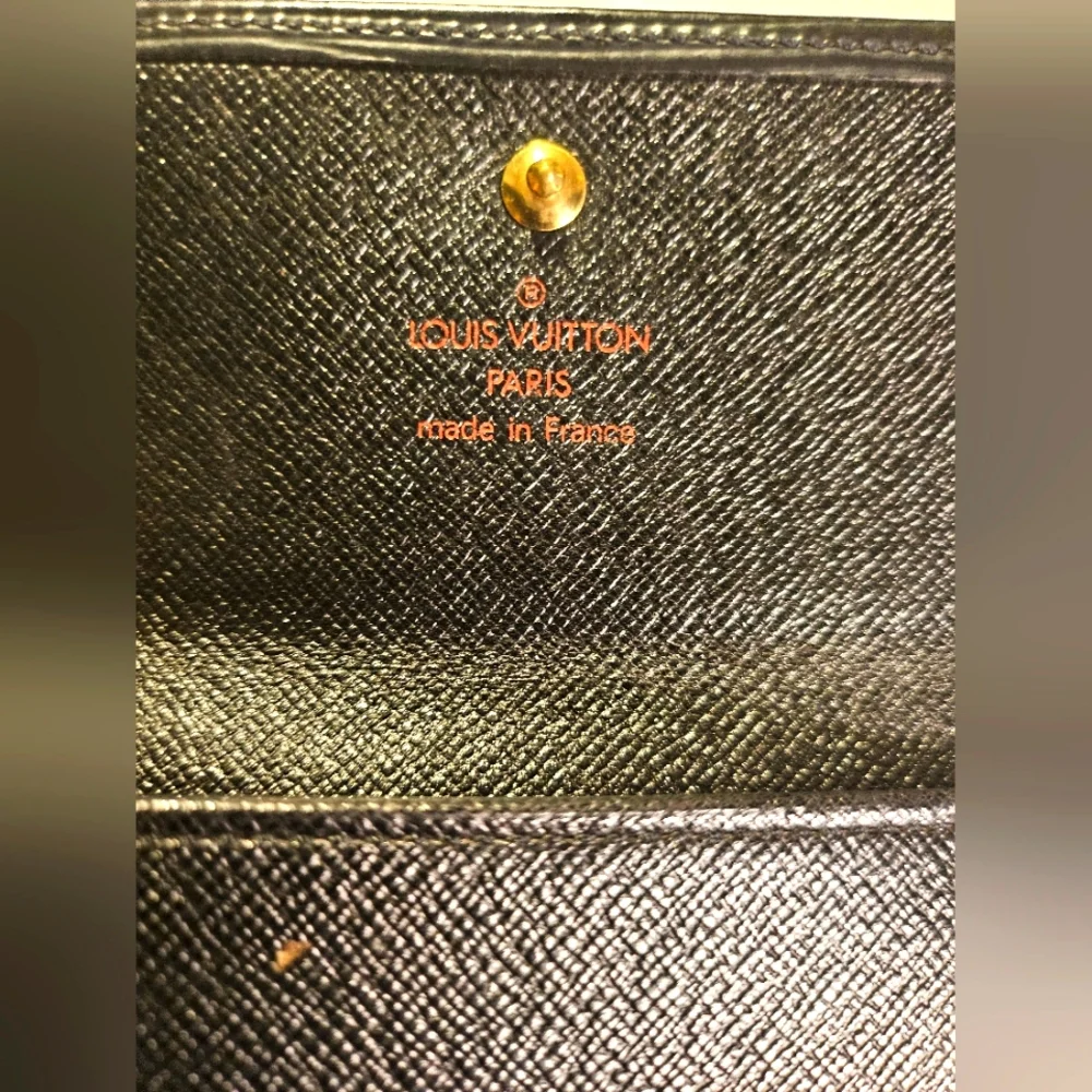 Authentic LV Black ⚫️ Epi Wallet
